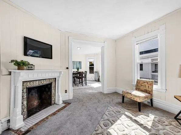 305 Bay St, Springfield, MA 01109