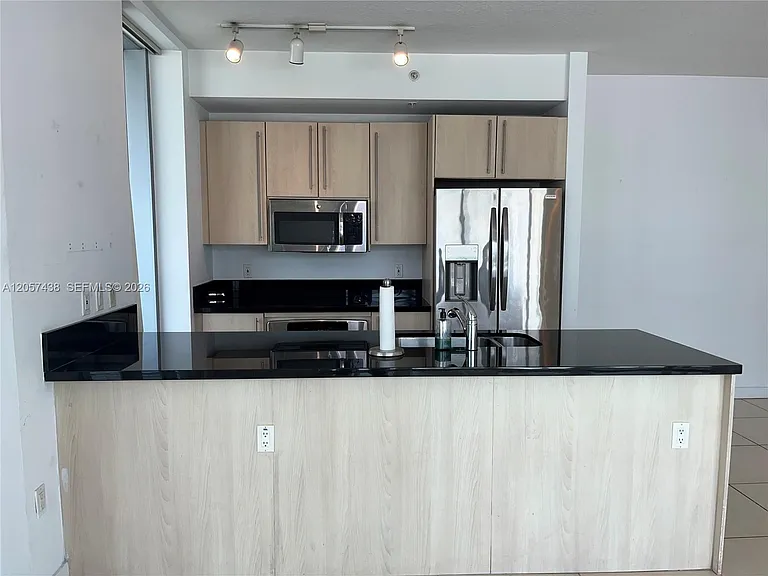1111 SW 1st Ave #1025 — Photo 9