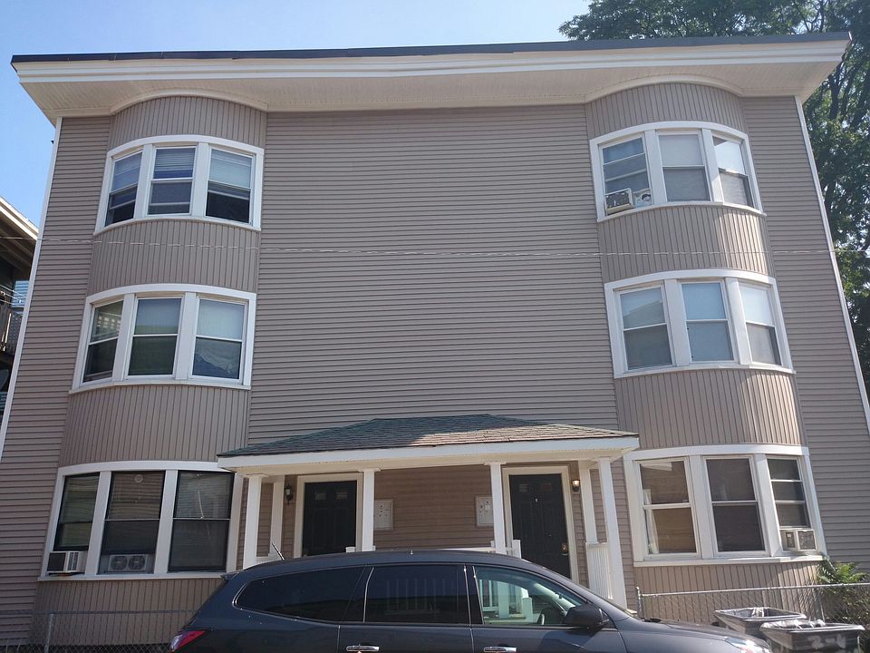 2nd image of 4 Bay St #1