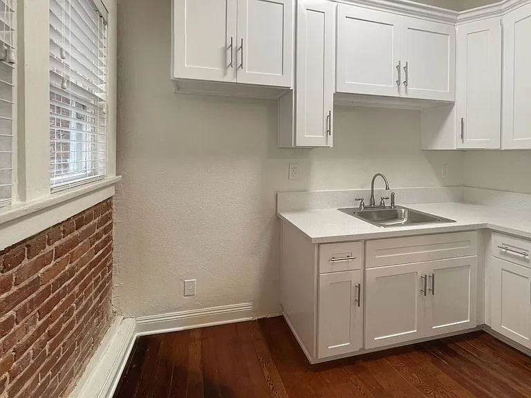 Leeward Apartments — Photo 5