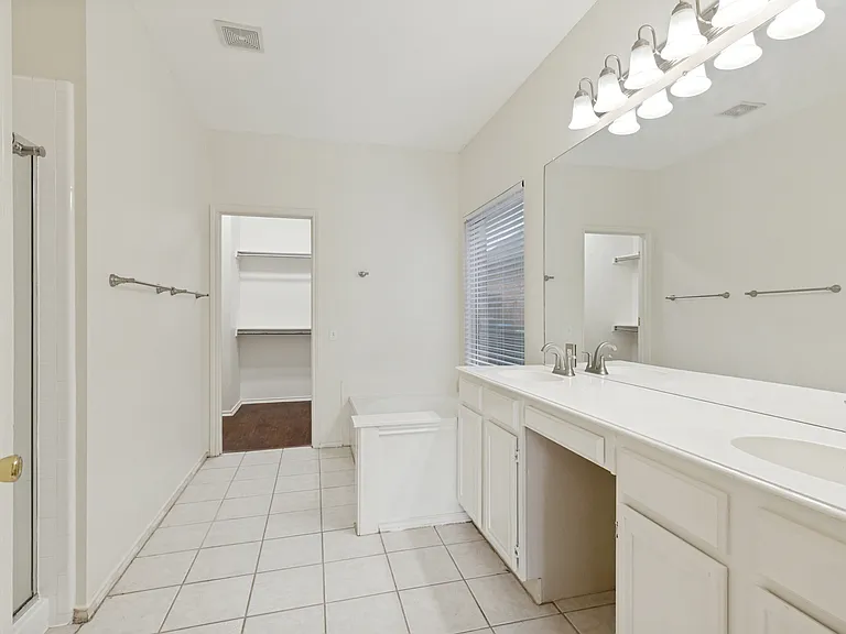 4725 Grant Park Ave — Photo 5