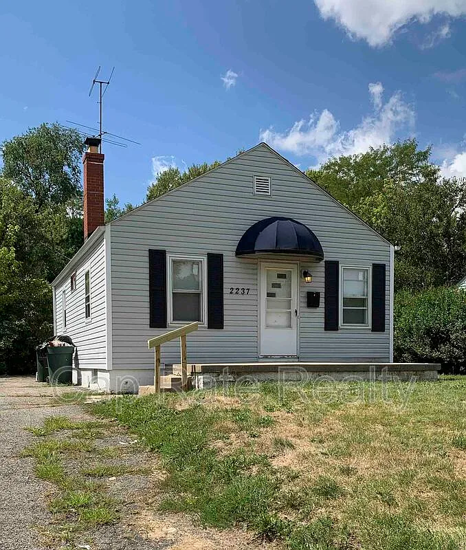 2237 Parkwood Ave photo 1