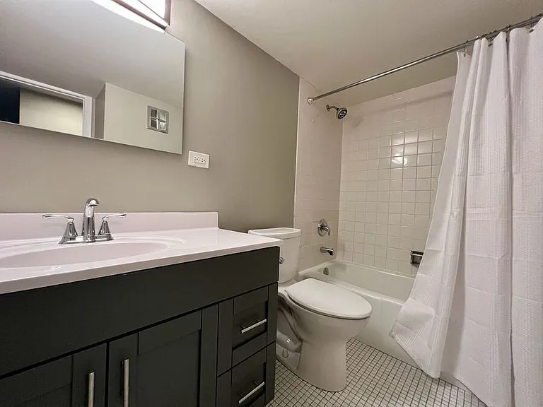 170 E Lake St #103-R — Photo 5