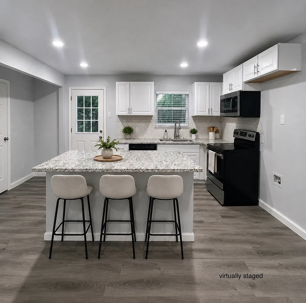 2811 Tisinger Ave — Photo 1