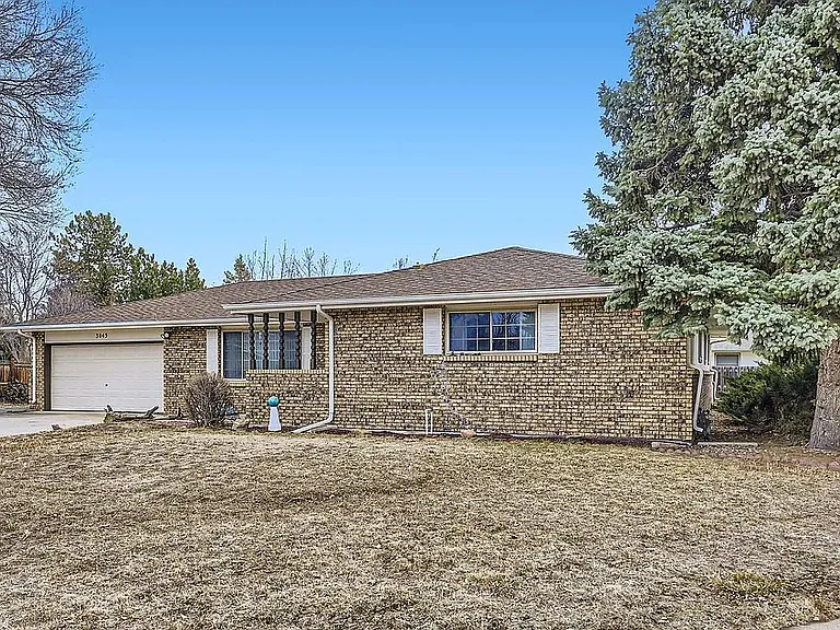 3045 McIntosh Dr — Photo 2