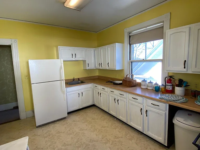 683 State St — Photo 3