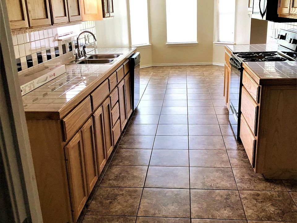 kitchen with breakfast room
