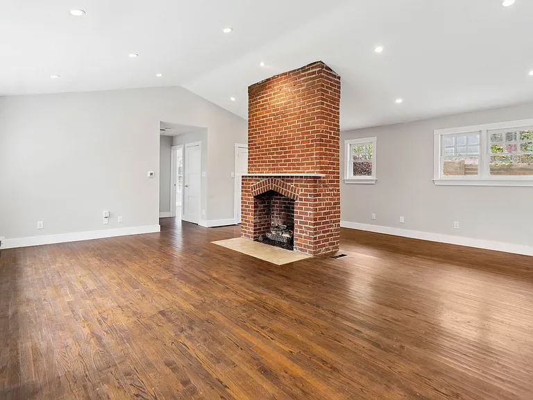2849 Ashford Rd — Photo 4