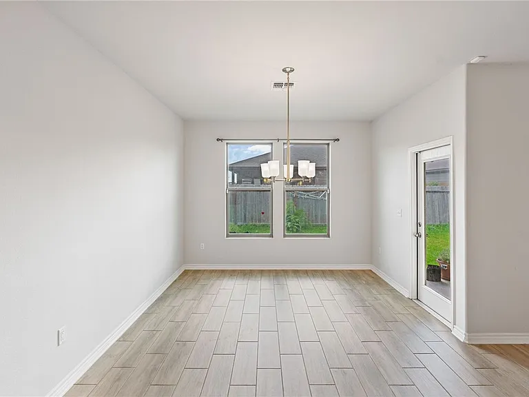 2677 Lannister Ln — Photo 8