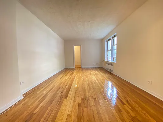 Rented by Queens Apartments Realty LLC | media 10