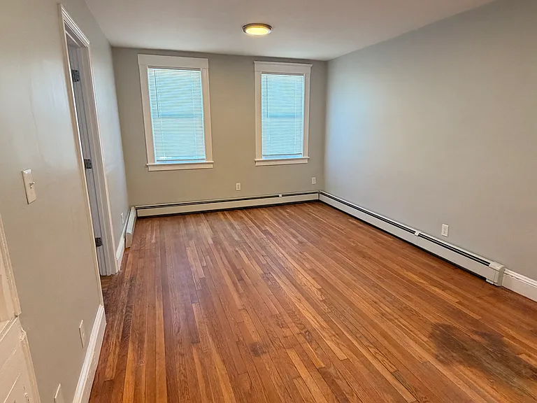 175 Florence St #2R — Photo 4