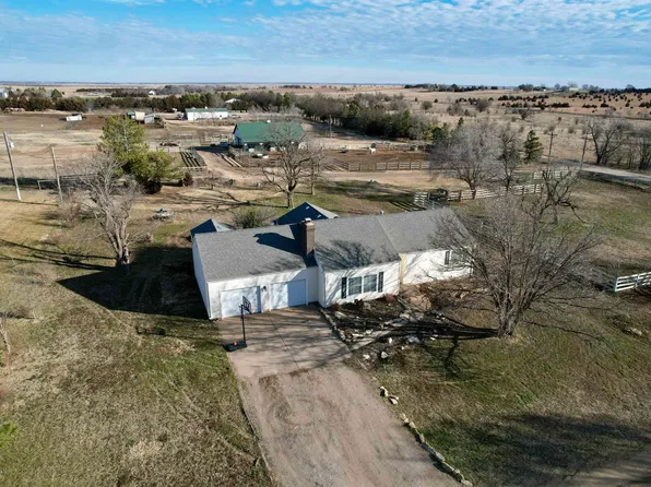194 Hill Top Dr, Great Bend, KS 67530