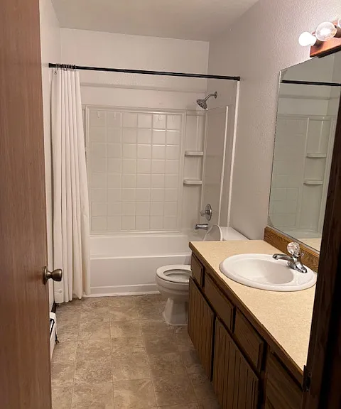 EXTRA LARGE BATHROOM