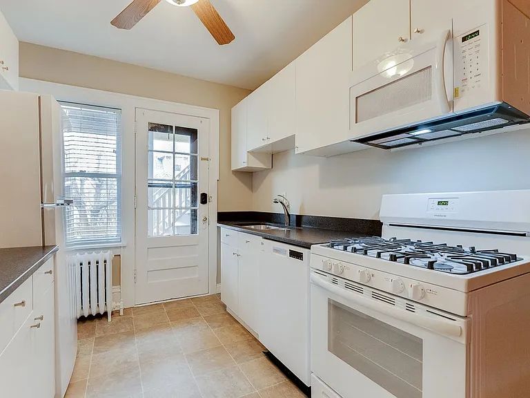 1725 Laurel Ave — Photo 6