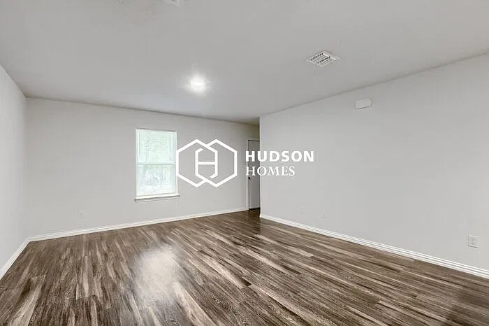 3 bed, 2.0 bath, 1028 sqft, $1,365 — Photo 3