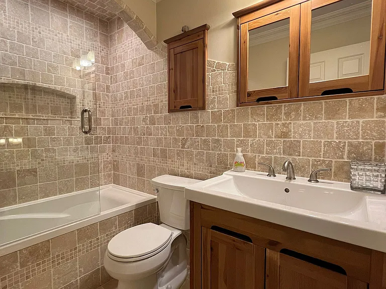 15 Ferris Ave #C — Photo 8