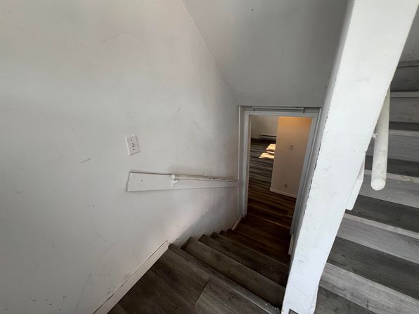 2 bedroom rental in Surrey — photo 10