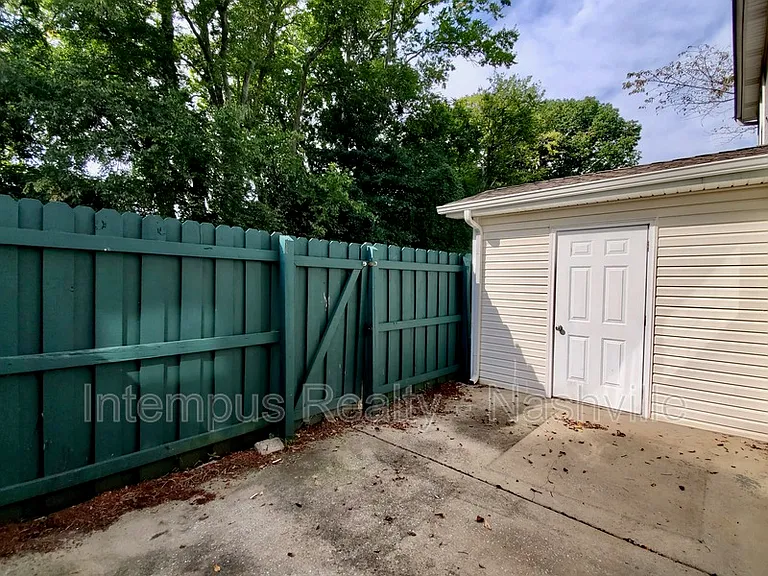 325 Shoshone Pl — Photo 22