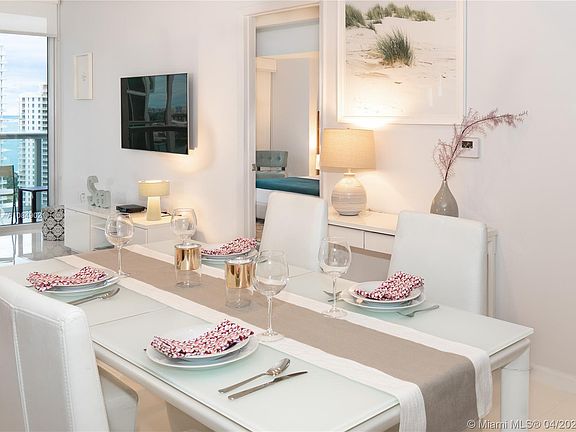 5th image of 485 Brickell Ave APT 2201