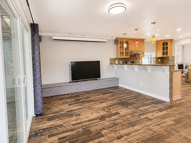2132 Forbes Ave — Photo 14