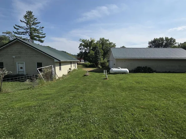 48568 Petersburg Ln, Gays Mills, WI 54631
