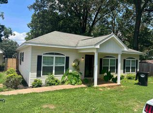 715 Courtland Ave, Muscle Shoals, AL 35661