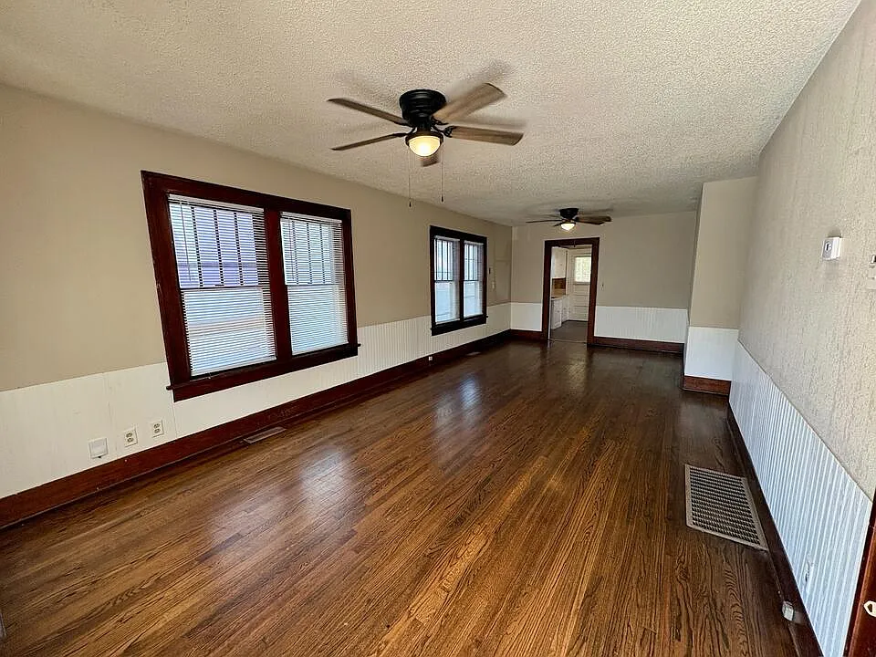 Building Photo - 1007 S Ellis Ave