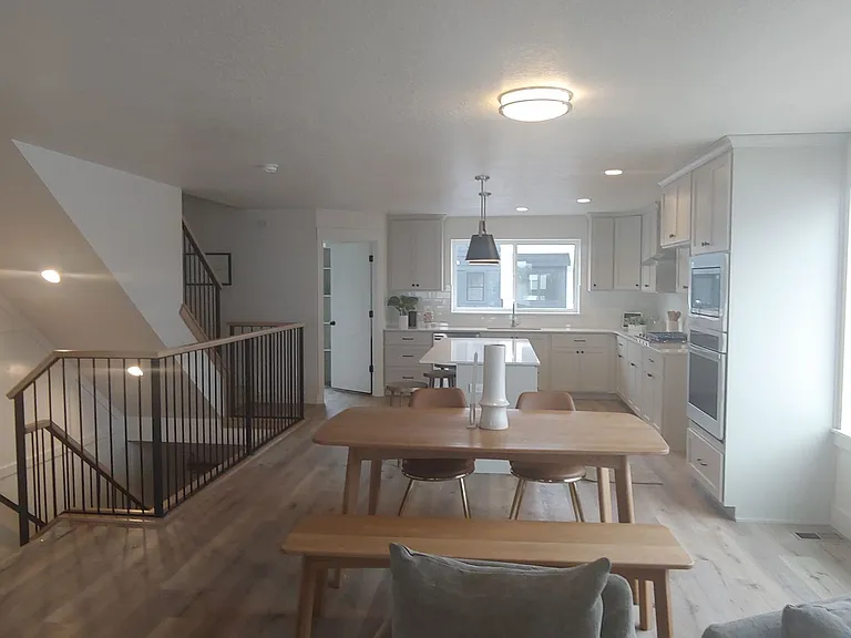 605 E 360 S — Photo 27