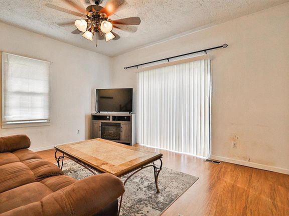 4th image of 2123 Illinois Ave