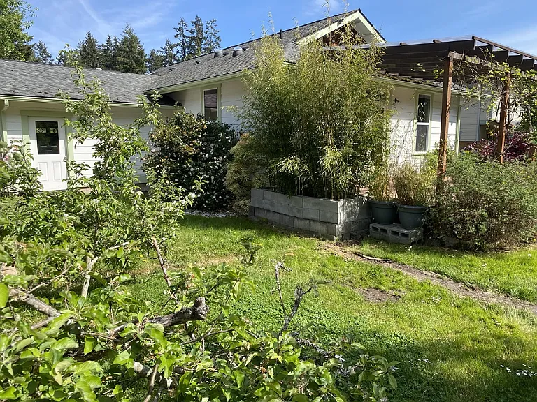 285 Browne St — Photo 39