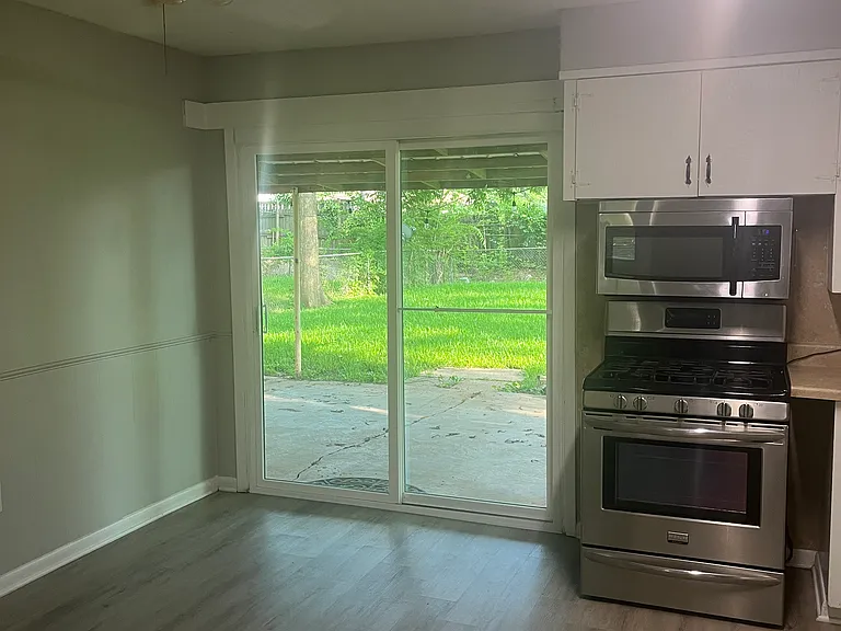 1916 Alison Ave — Photo 3