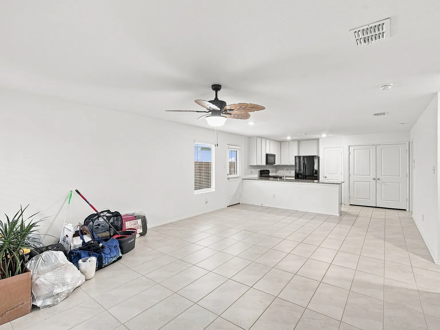 3 bed, 1266 sqft, $1,895 — Photo 3