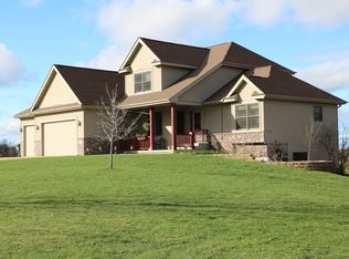 35221 Mustang Ave, Lindstrom, MN 55045