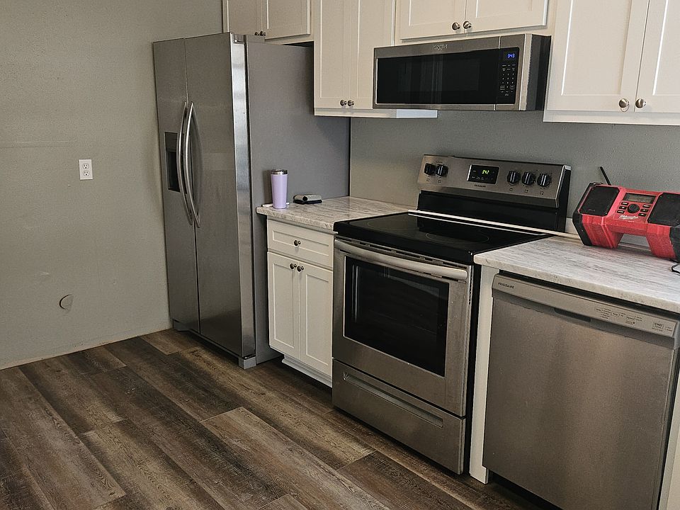 Kitchen 12' 7" x 9' 3"