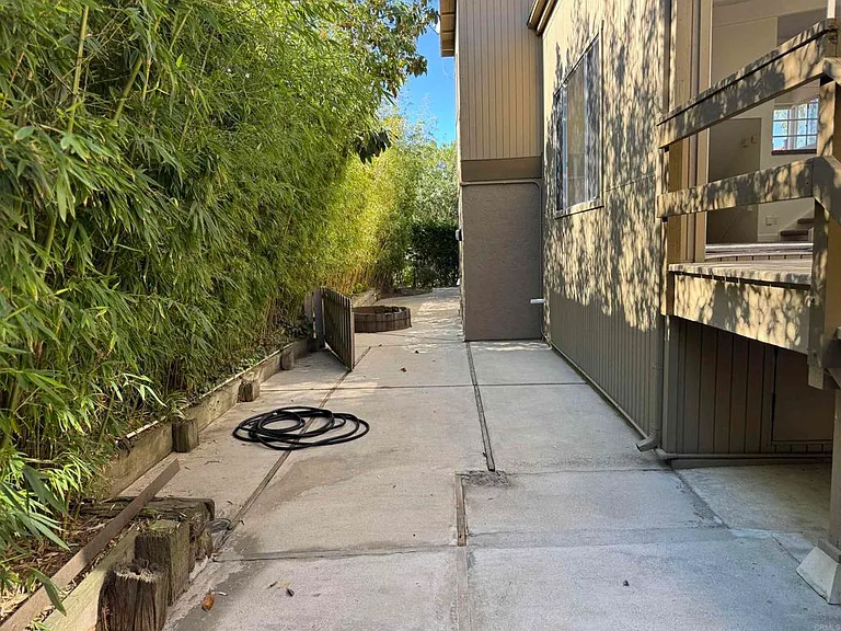 2511 El Amigo Rd — Photo 14