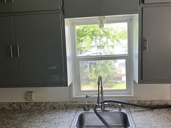 3rd image of 213 Wade St