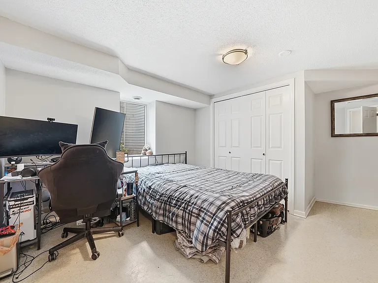 3838 Regent Ave N #3838 — Photo 12