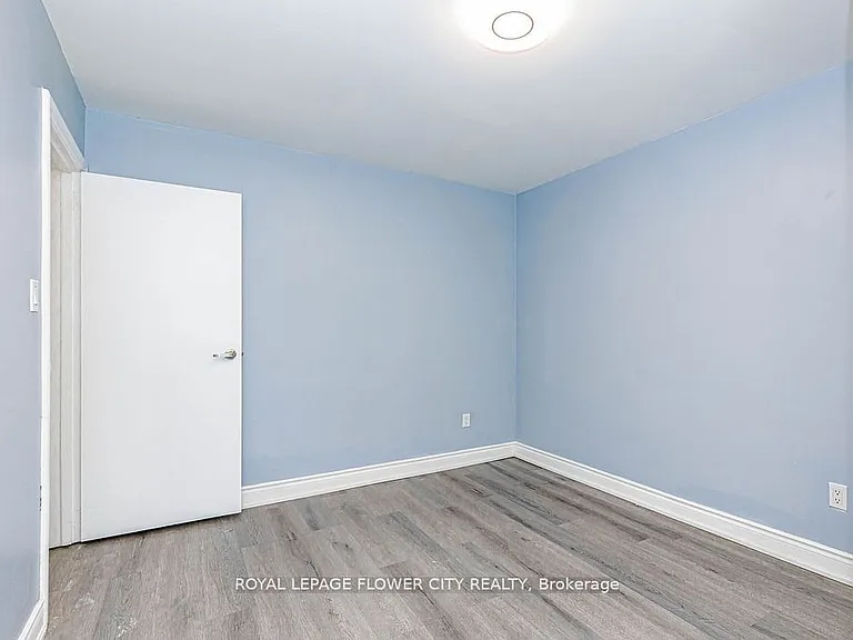 37 Warwick Rd — Photo 26