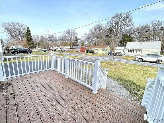 3rd image of 121 Wadsworth Rd