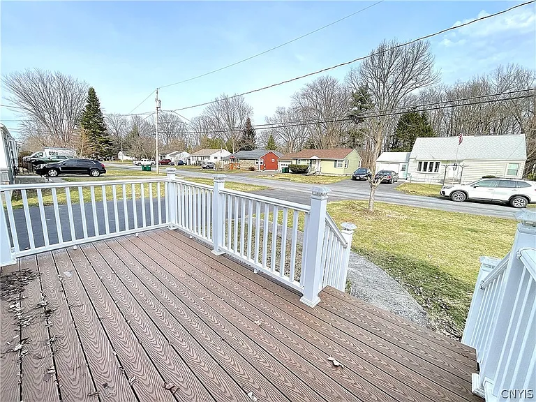 121 Wadsworth Rd — Photo 3