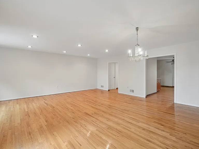38 Park St #25H — Photo 9