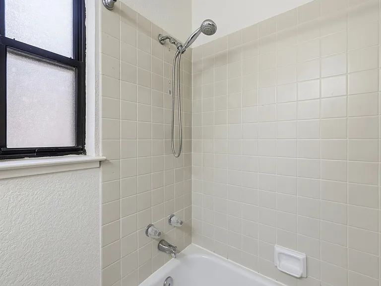 1401 Hood Rd — Photo 28
