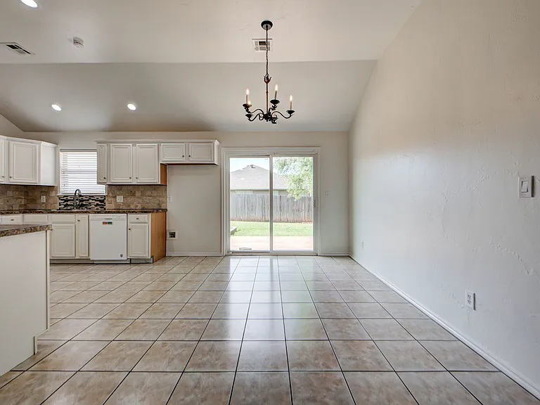 608 Cavecreek St — Photo 11