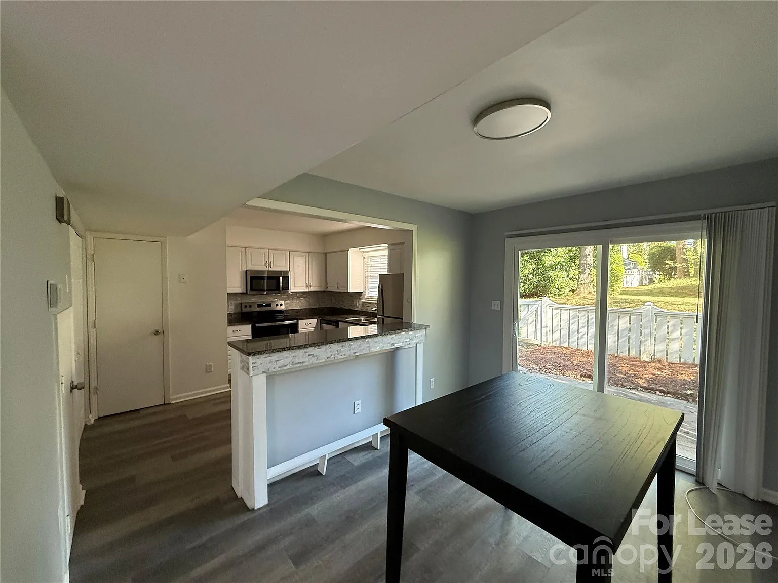 3 bed, 2.5 bath, 1176 sqft, $1,950 — Photo 4
