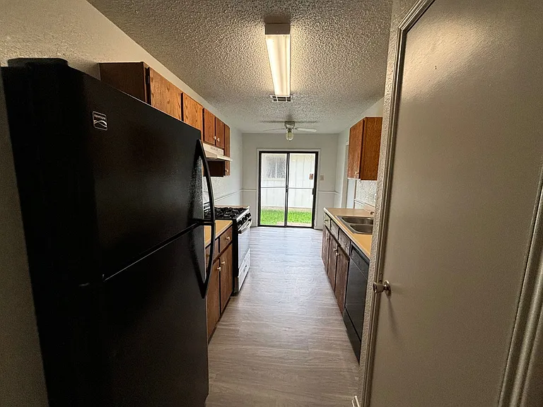 1112 Byers Ln — Photo 5