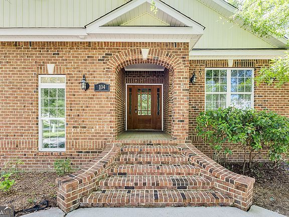 2nd image of 104 Myrtlewood Ct