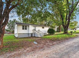 122 Galyean Rd, Mount Airy, NC 27030