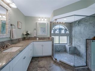 559 Beachwalk CIR #U202, NAPLES, FL 34108