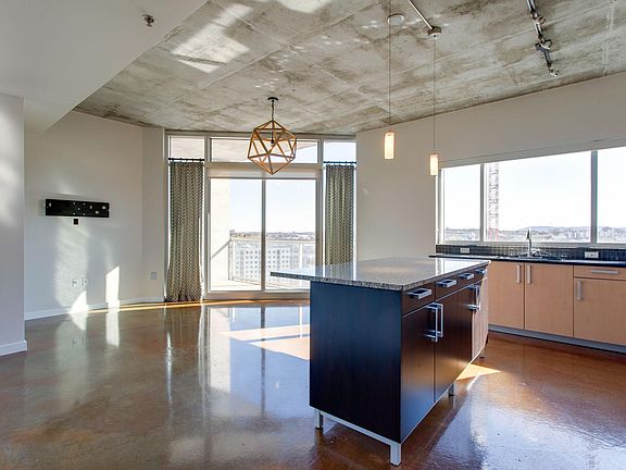 Corner unit with lots of light! Temperature controlled shades on both windows!