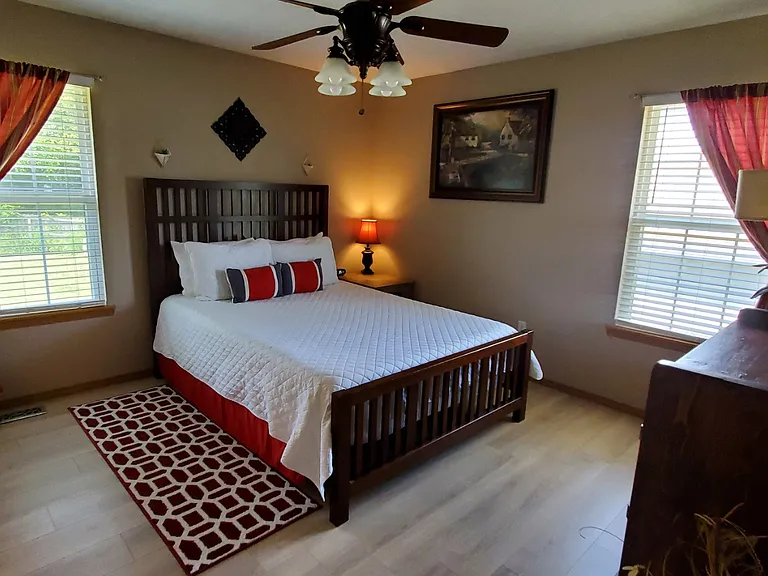 4453 W Portland St — Photo 28